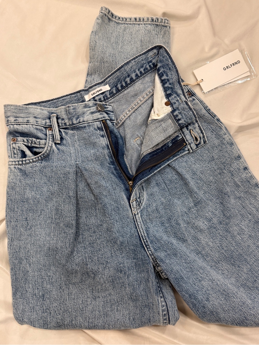 GRLFRND Teagan High Rise Pleated Jeans Blue Size 26 NWT